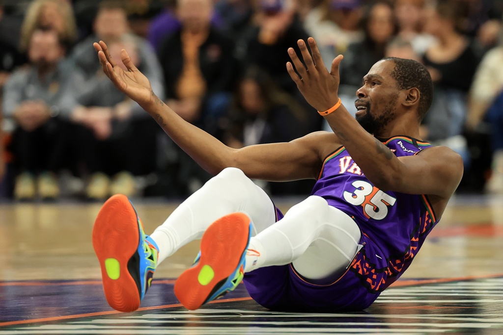 铁林：KD马上退役 火箭赢不了了&将不得不再次通过选秀寻找拼图