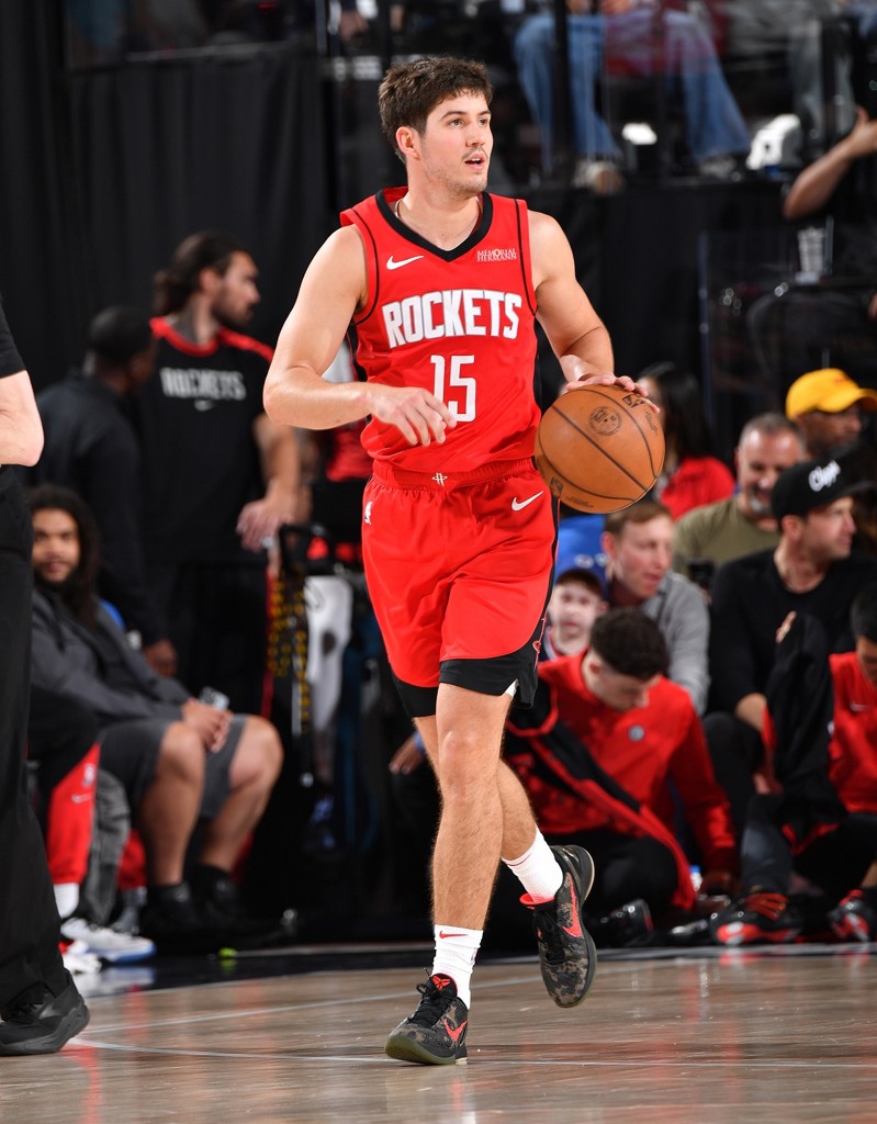 名记：火箭季前赛将更多安排谢泼德&阿门当控卫 KD申京也会多持球