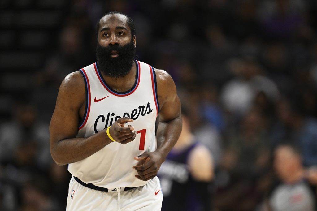 哈登：以前有的球员为合同或名声打球 现在快船的11个人统一战线